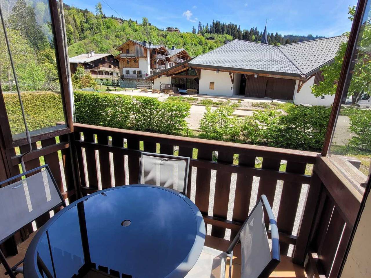 Ganze Wohnung, Charmante helle 3-Zimmer-Wohnung, nahe Zentrum, Parkplatz, ruhig in Les Gets, Les Portes du Soleil