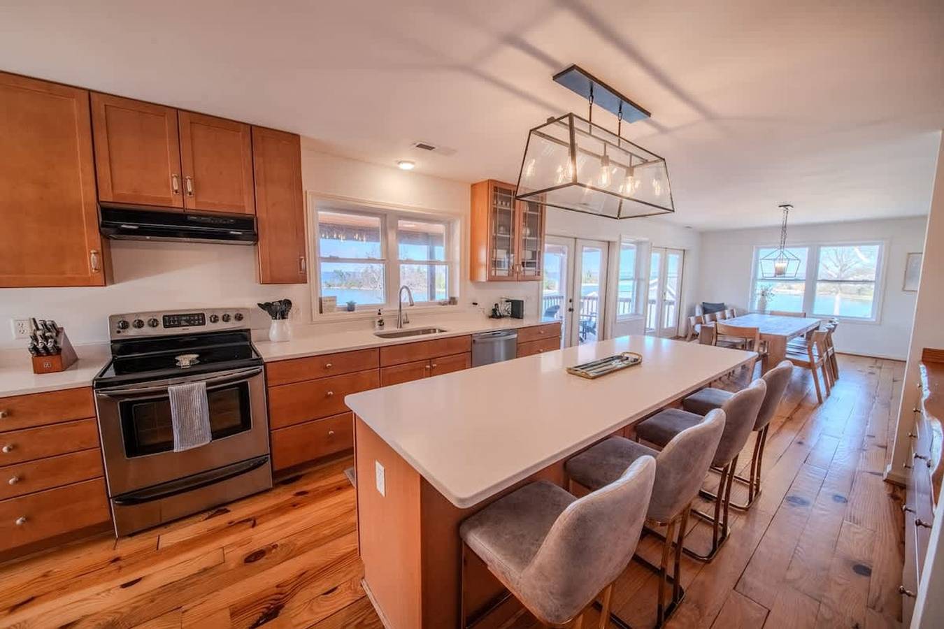 Waterfront Home with pool  dock  gameroom  and kayaks in Rappahannock River