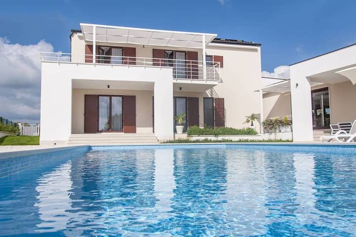 Ferienhaus für 10 Personen, mit Balkon und Garten in Štokovci