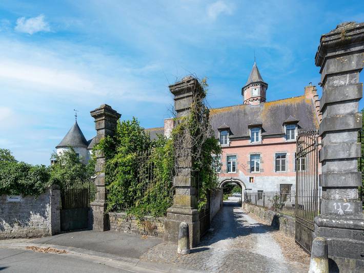 Location de vacances pour 15 personnes, avec jardin, animaux acceptés à Cerfontaine
