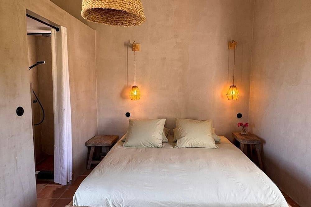 Nice renovated house, In St Sauveur village, large garden, view and light! in L'Île-d'Yeu, Vandea
