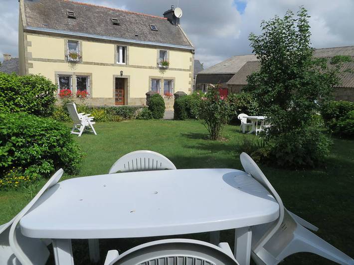 Chambre d’hôte pour 3 personnes, avec jardin à Quéménéven