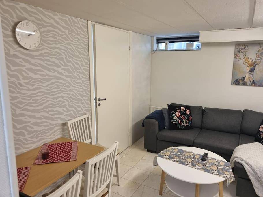 Ganze Wohnung, One-Bedroom Apartment in Upplands Bro, Mälaren