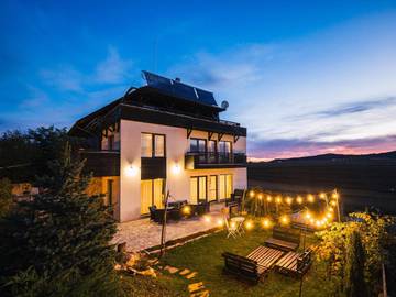 Gîte pour 2 personnes, avec sauna et jacuzzi ainsi que piscine et jardin dans Cluj-Napoca