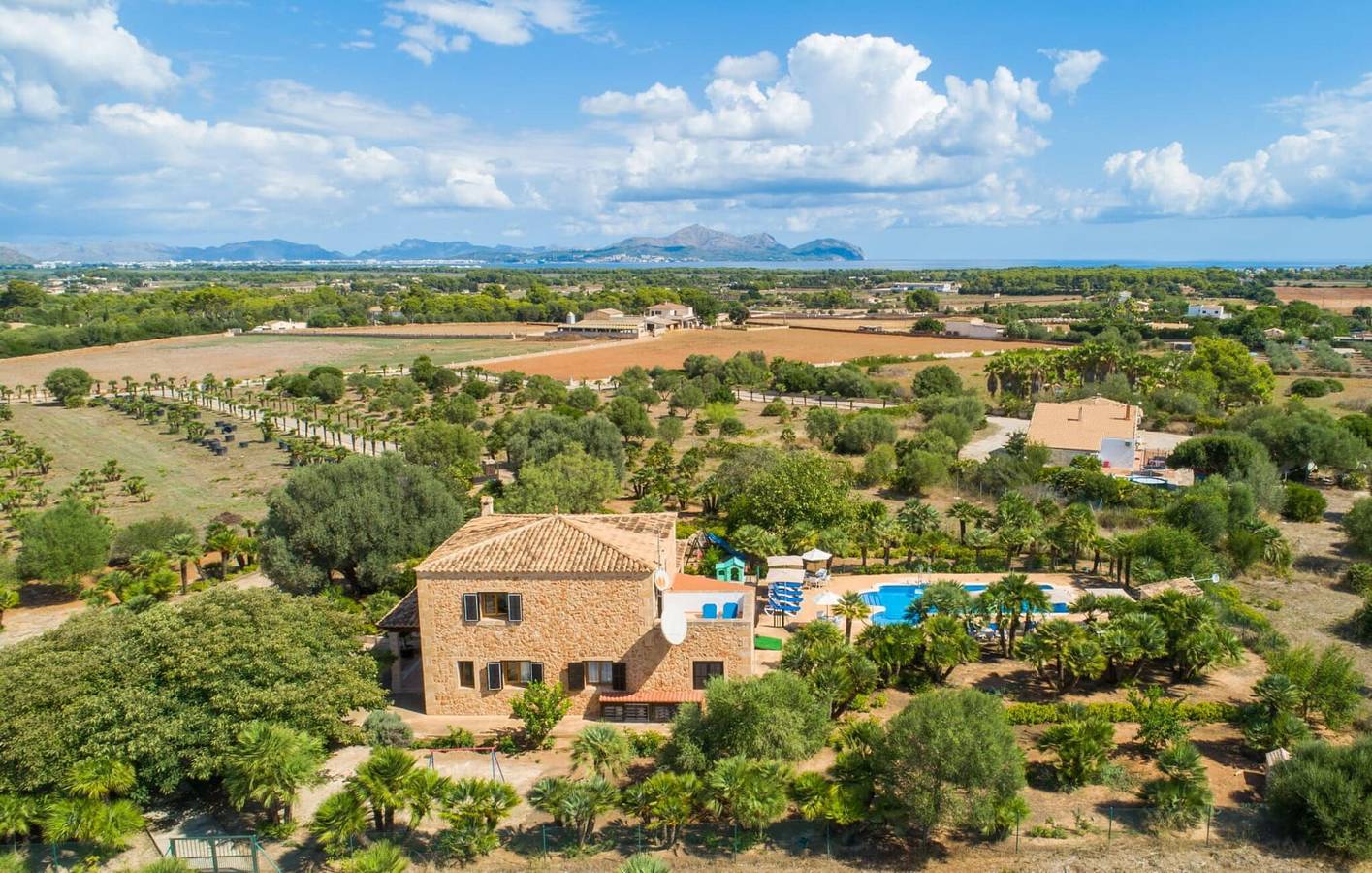 Acogedor Apartamento con Terraza y Piscina, Cerca de Son Sant Martí in Muro, Mallorca Norte