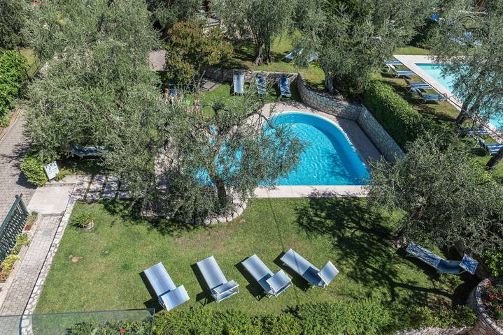 Ganzes Studio, Studio 2 in "Residence la Pergola" mit Balkon, Pool; Parkplatz verfügbar in spiaggia Malcesine (Malcesine), Malcesine