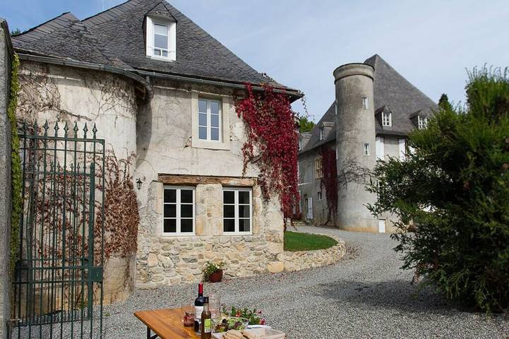 Location de vacances pour 8 personnes, avec Terrasse et Jardin à Moulis (Ariège)