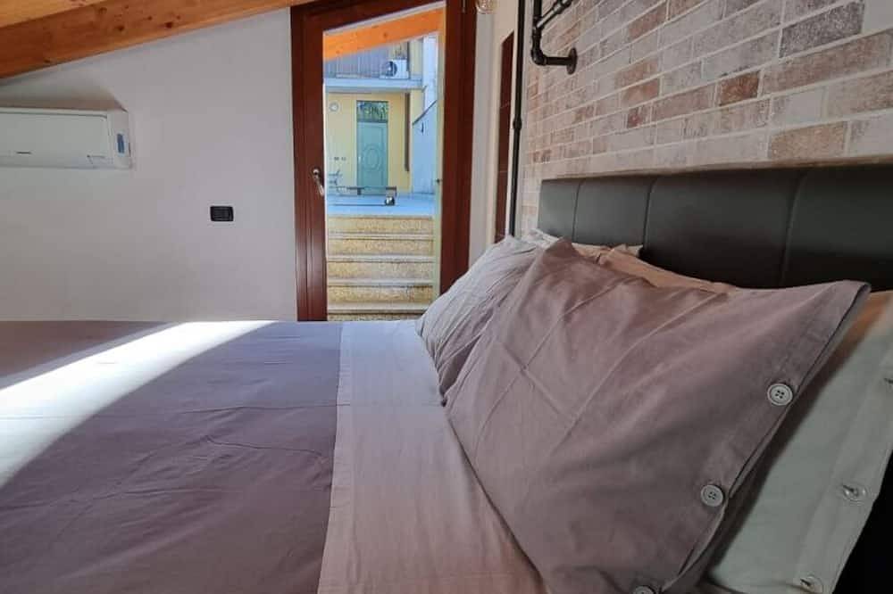 Entire apartment, Cedar Court - Urban design and cozy quite apartment in Legnano, Milan Province