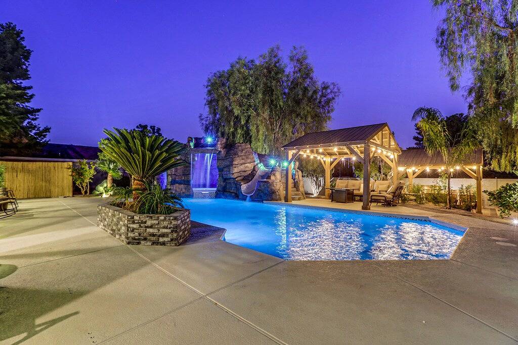 Uu Modern-Traditional 8Bd/8Ba Villa, inner Karaoke Room. Sleeps 24! in Spring Valley (NV), Red Rock Canyon