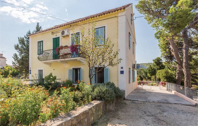 Ferienwohnung für 5 Personen, mit Terrasse in Makarska - 2