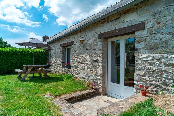 Location de vacances pour 4 personnes, avec Jardin à Plomodiern