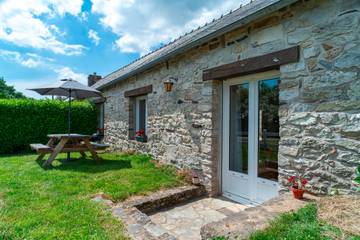 Gîte pour 4 personnes, avec jardin à Plomodiern