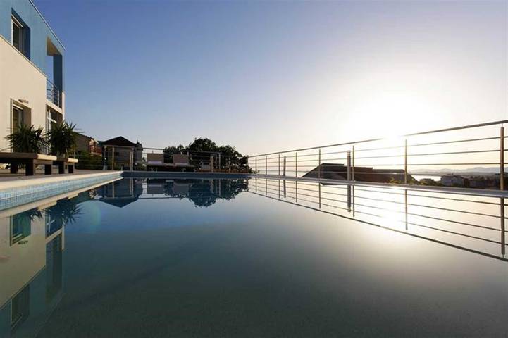 Villa für 10 Personen, mit Balkon und Pool - 1