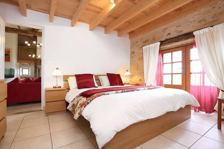 Location de vacances pour 8 personnes, avec piscine ainsi que terrasse et jardin à Sainte-Croix (France) - 2