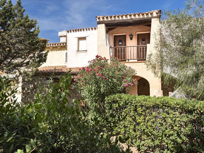 Gîte pour 4 personnes, avec piscine et balcon/terrasse, animaux acceptés à Arzachena - 2