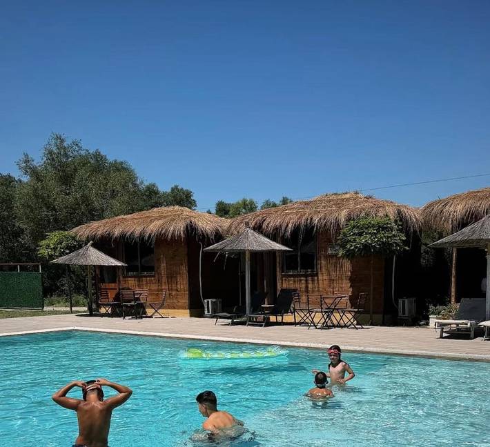 Camping per 5 persone, con Giardino e Piscina nonché Panorama in Albania