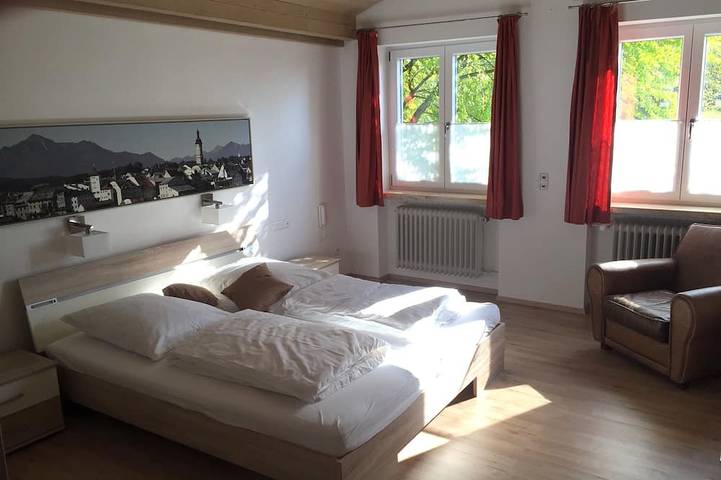 Villa für 10 Personen, mit Balkon und Whirlpool sowie Garten am Chiemsee - 4