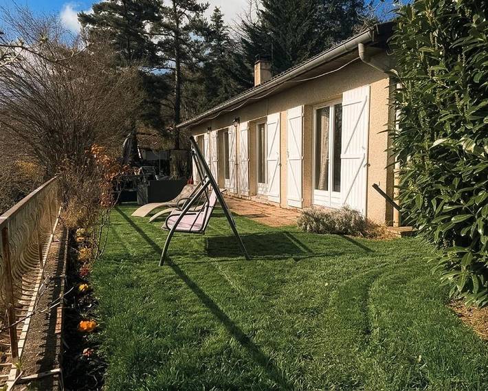 Maison d’hôte pour 2 personnes, avec Jacuzzi et Terrasse ainsi que Jardin et Vue dans Périgneux