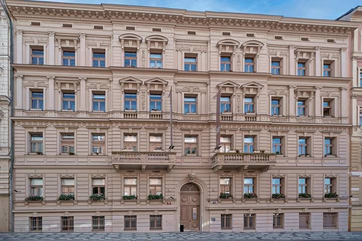 Apartahotel para 2 personas, con jardín y vistas en Praga