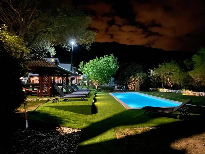 Maison d’hôte pour 3 personnes, avec jacuzzi ainsi que piscine et jardin, animaux acceptés à Zagreb