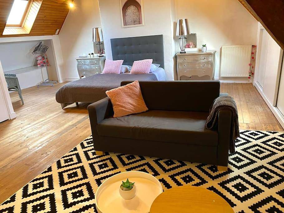 Appartement entier, One-Bedroom Apartment in Dol-de-Bretagne, Région de Saint-Malo