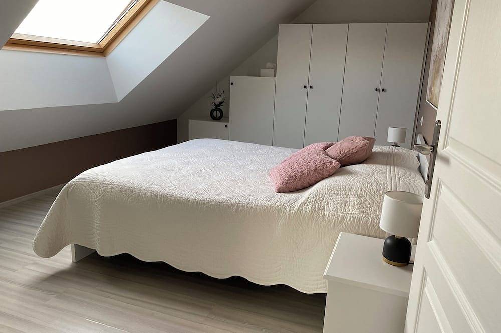 Geheel appartement, Quiet, spacious, bright apartment in a pretty village 5 kms from Beaune in Vignoles, Beaune en omgeving