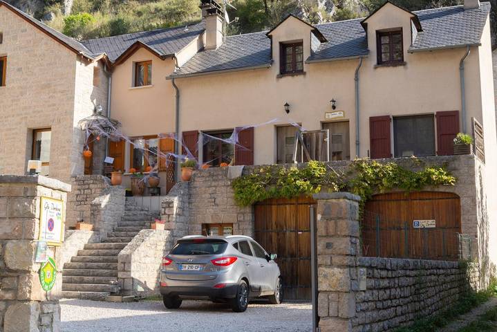 Gîte pour 4 personnes, avec vue et jardin, animaux acceptés à La Malène - 3