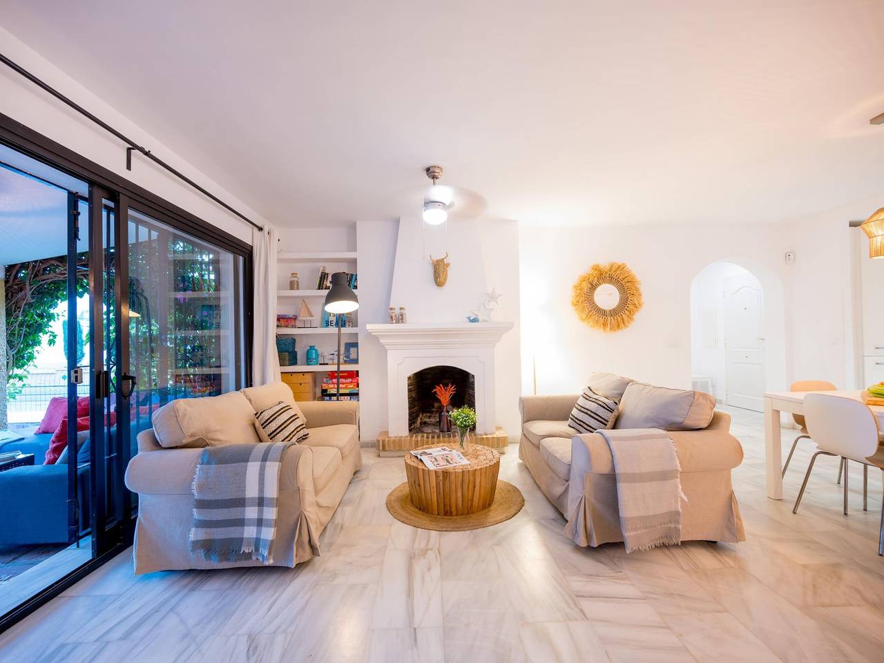 Typical beach house, ping pong table, heated pool (45m2), garden in Las Chapas, Marbella