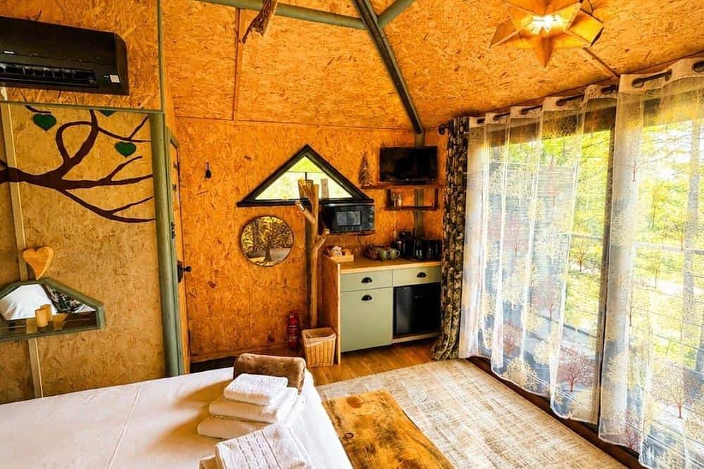 Tree House - Hot Tub on balcony in Chorleywood, Hertfordshire