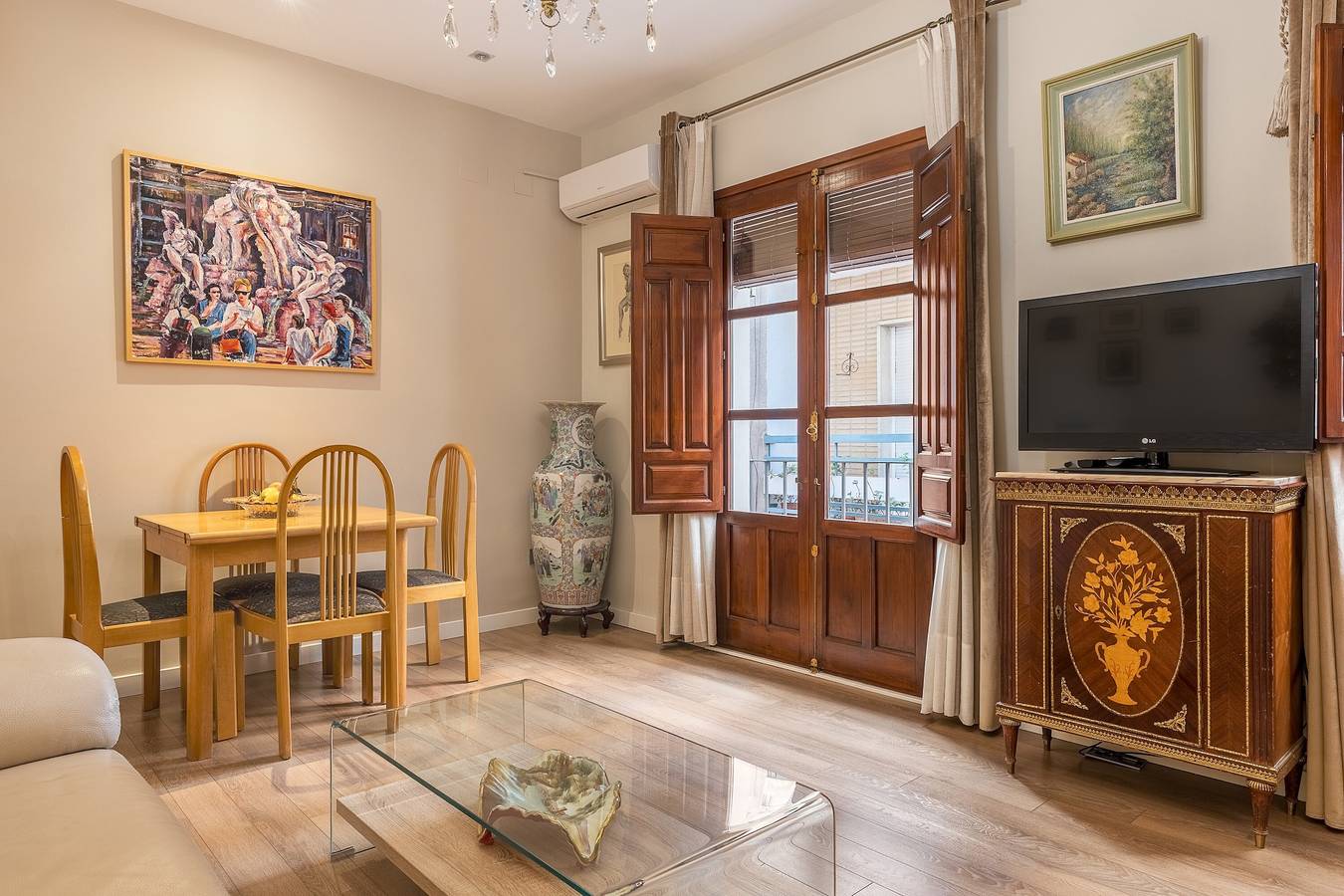 Casa Vacanze 'City Center Lorca Suit Parking Free' con Balcone, Wi-Fi e Aria Condizionata in Centro-Sagrario, Granada