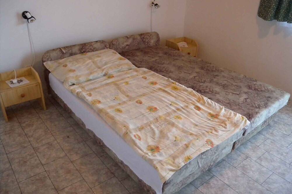 Ganze Wohnung, Ferienwohnung mit Terrasse, Grill und Wlan in Gyenesdias, Balaton Hochland Nationalpark