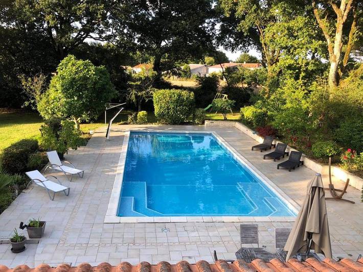 Location de vacances pour 6 personnes, avec piscine et jardin, animaux acceptés à Saint-Georges-de-Pointindoux - 2