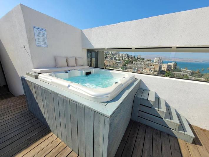 Gîte pour 7 personnes, avec balcon ainsi que vue et vue sur le lac, animaux acceptés à Tibériade - 2