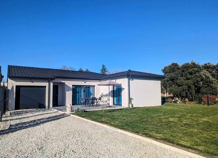 Gîte pour 6 personnes, avec jacuzzi et piscine ainsi que jardin et terrasse