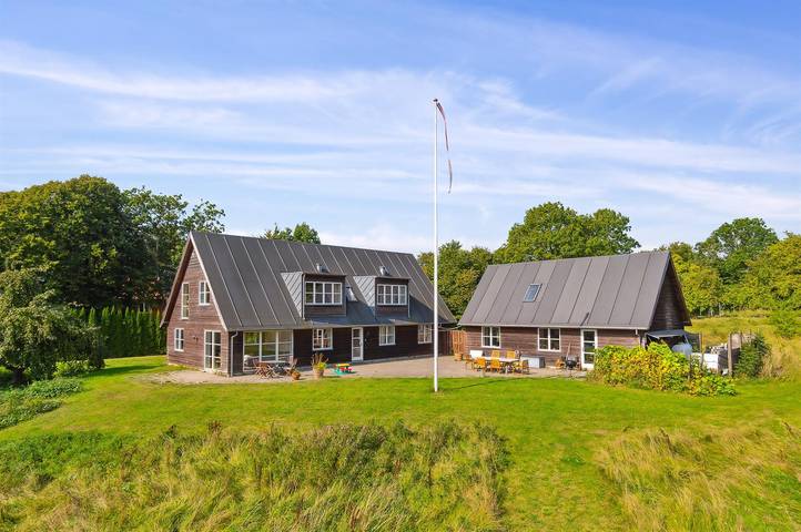 Ferienhaus für 18 Personen, mit Terrasse und Seeblick in Djursland