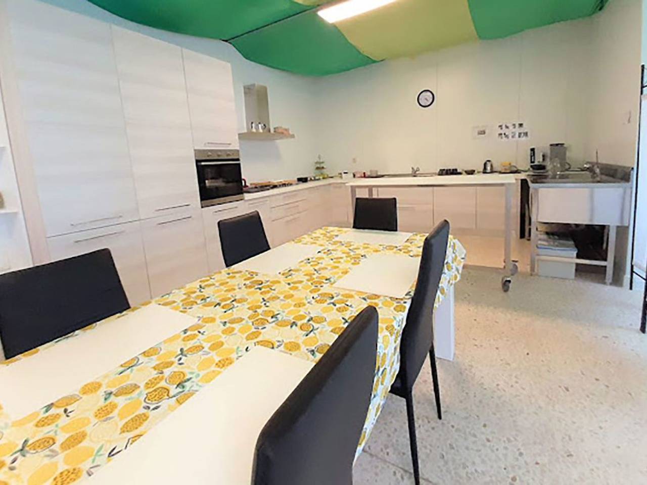 Apartamento vacacional entero, Moderno apartamento con piscina y acceso a Internet in Provincia de Chieti