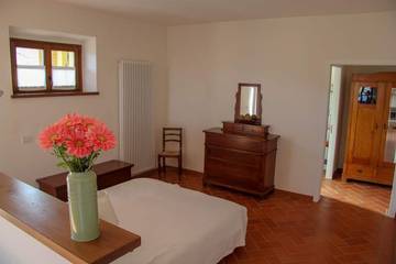 Agriturismo per 4 Persone in Urbino, Valle del Metauro, Foto 1