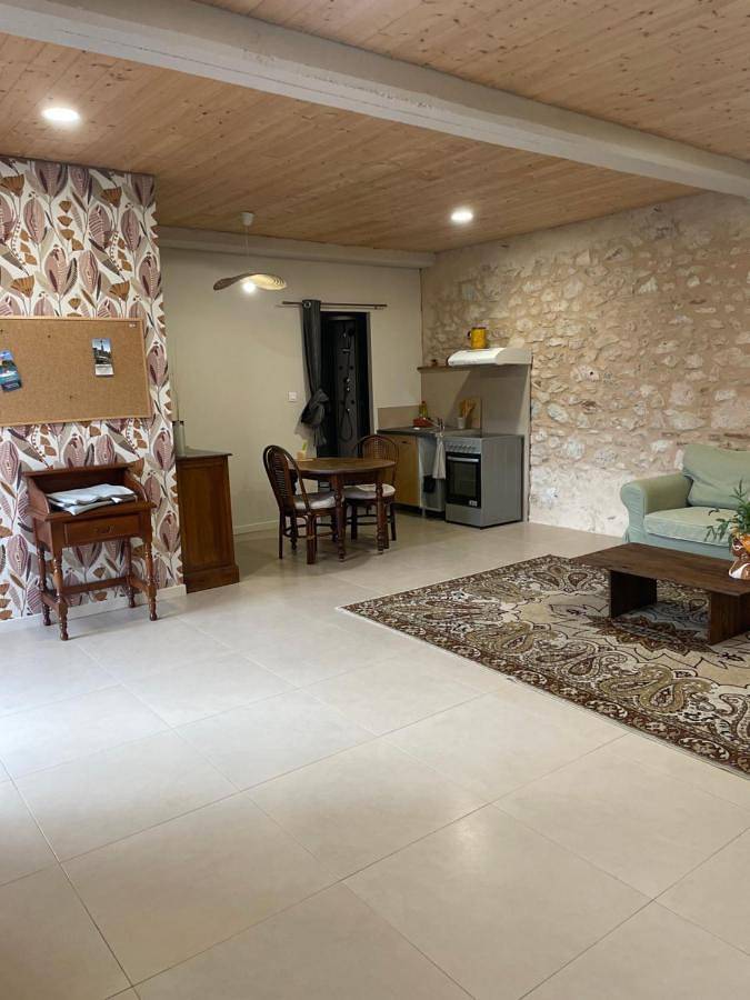 Gîte pour 2 personnes, avec Terrasse et Jardin ainsi que Vue sur le lac et Vue à Cadalen - 2
