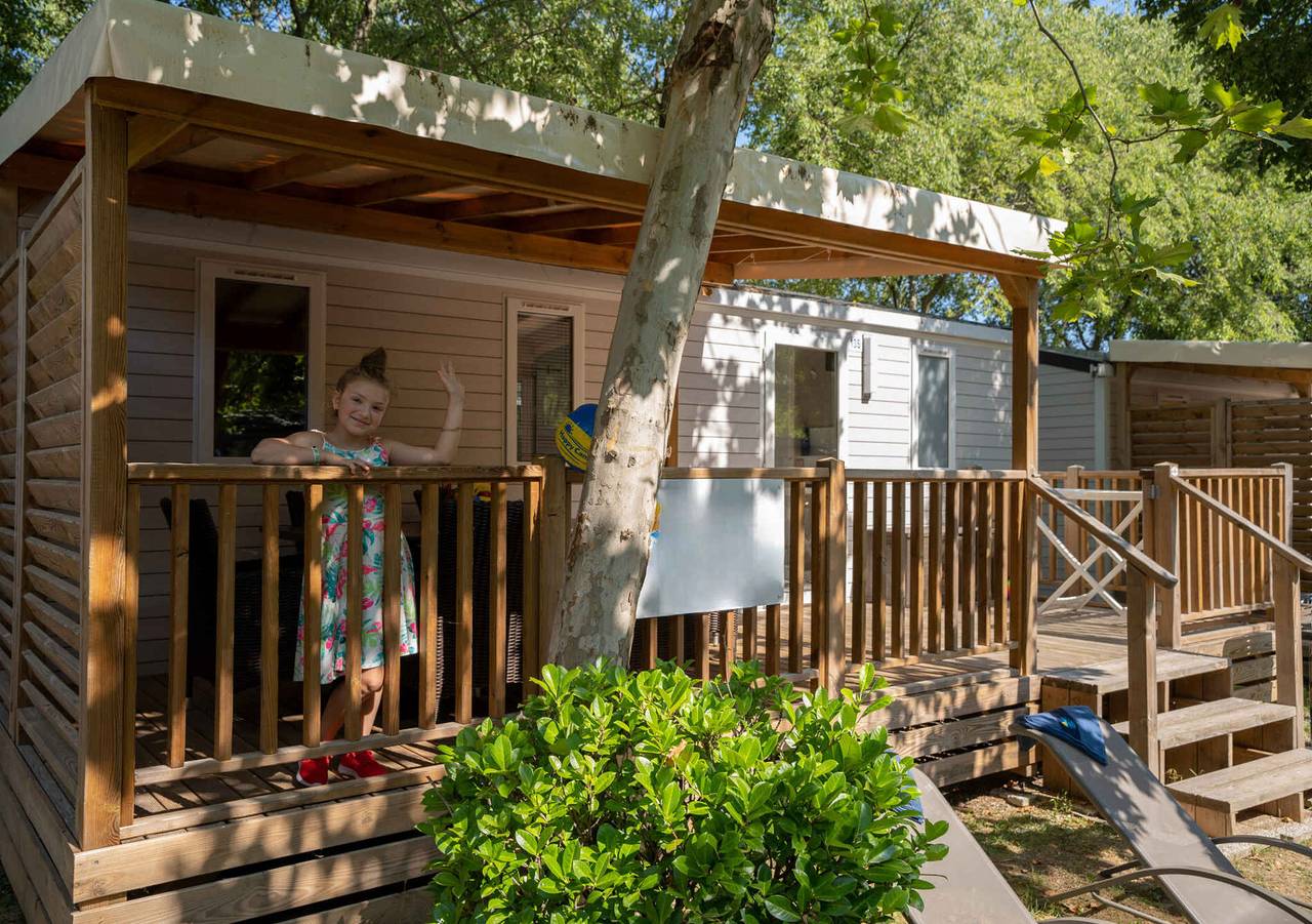 Mobilehome mit Klimaanlage und Terrasse mit Meerblick  in Novigrad, Tar-Vabriga