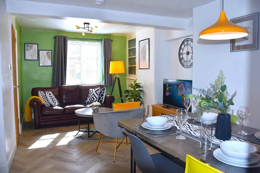 Bard's Nest Scholars Cottage, town centre, 2 bedrooms 2 bathrooms, 5 mins  Rsc in Stratford upon Avon, Warwickshire