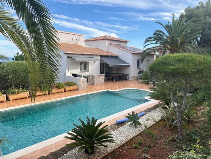 Villa de lujo en La Sella con vistas al mar y la montaña, piscina, Wi-Fi, A/A, terrazas y jardín in La Sella, Pedreguer