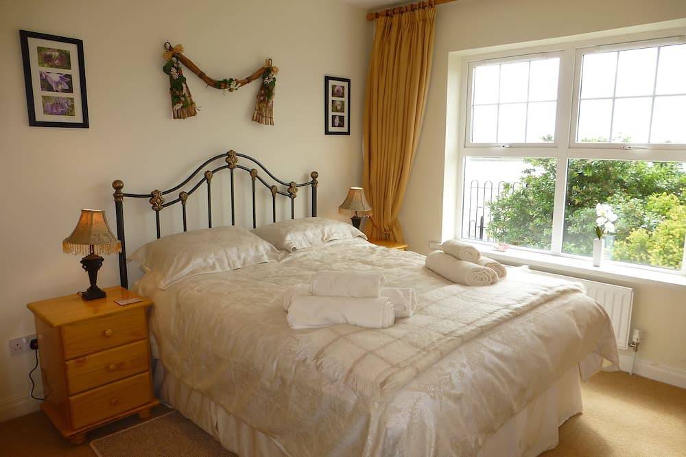 Entire apartment, Luxury Apartment with Spectacular Mountain and Sea Views, The Quay, Dundrum in County Down