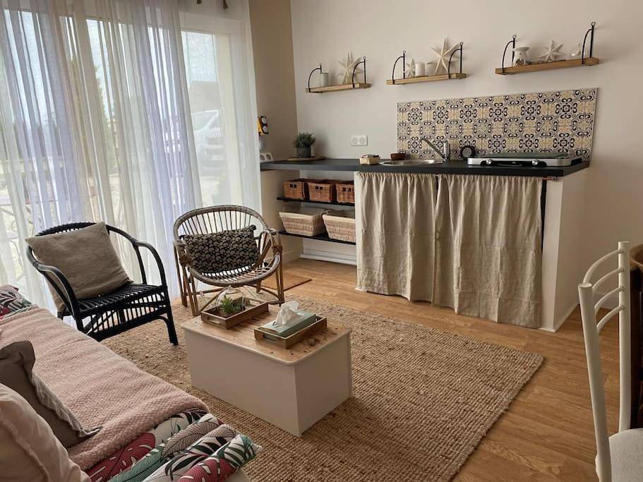 One-Bedroom House in Charbuy, Région d'Auxerre