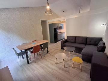 Parc de vacances pour 8 personnes, avec jardin ainsi que vue et piscine, animaux acceptés à Mareuil-sur-Lay-Dissais