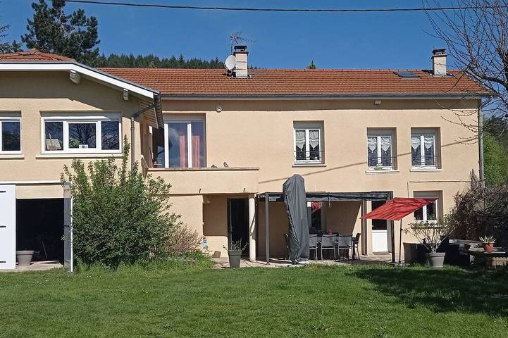 Un lieu bucolique, idéal pour se ressourcer              4 personnes in Beauzac, Haute-Loire