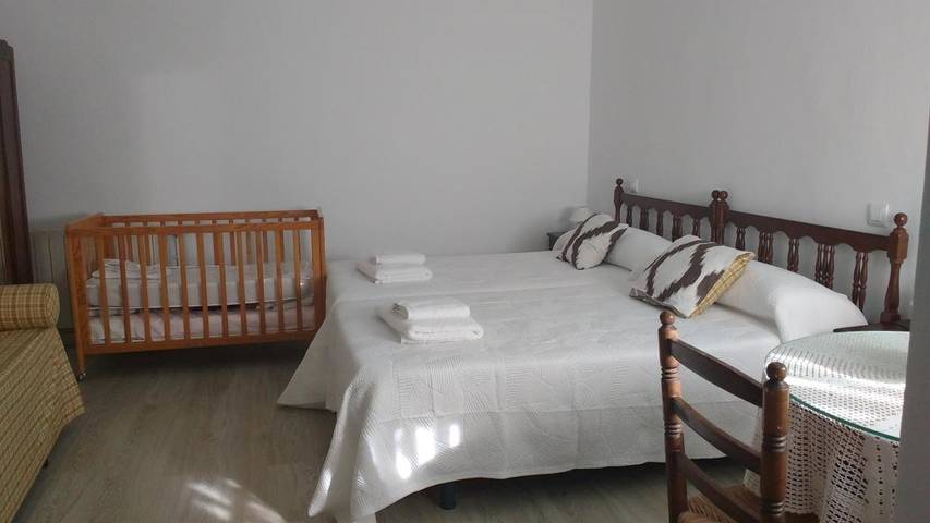 Casa rural para 15 personas, con Terraza además de Jardín y Vistas en El Hito - 4