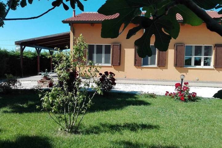 Apartamento para 9 personas, con jardín y jacuzzi en Rímini