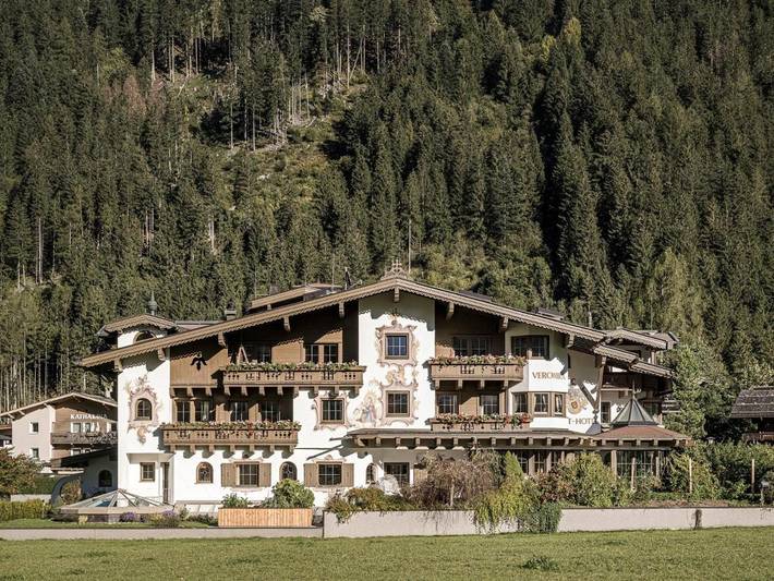 Appart’hôtel pour 4 personnes, avec Balcon et Terrasse ainsi que Piscine et Sauna à Mayrhofen
