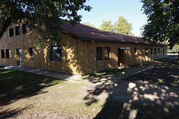 Gîte pour 6 personnes, avec jardin ainsi que vue sur le lac et terrasse dans Lac d'Arjuzanx
