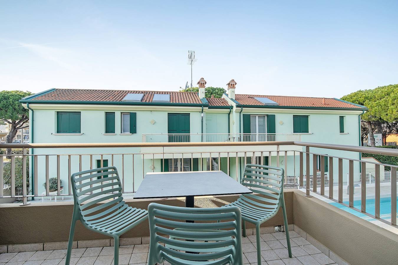 Apartamento entero, Apartamento 'Valentina 1 - Primer Piso' con piscina compartida, Wi-Fi y aire acondicionado in Lido di Jesolo, Jesolo